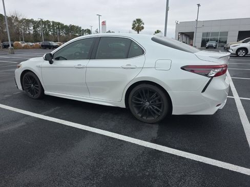 Used 2021 Toyota Camry XSE image 4