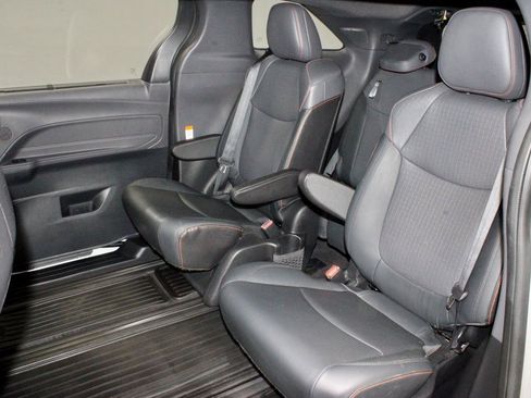 Used 2022 Toyota Sienna XSE image 22