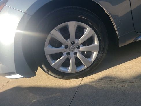 Used 2021 Toyota Corolla LE image 12