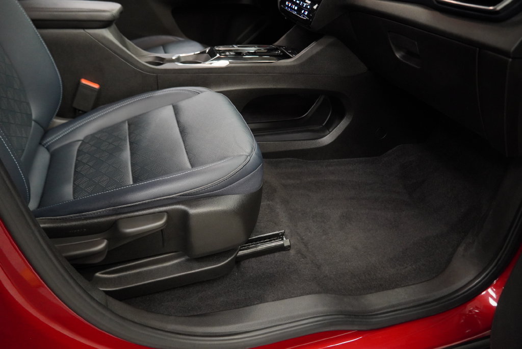 Used 2023 Chevrolet Bolt EUV Premier FWD image 40