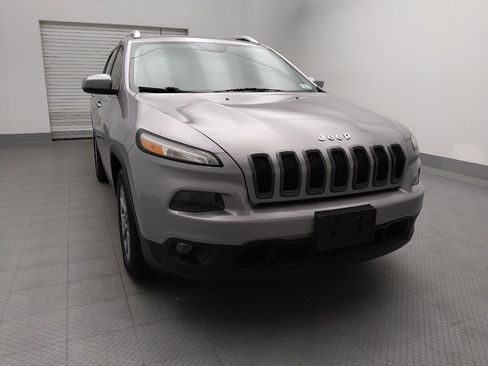 Used 2018 Jeep Cherokee Latitude Plus w/ Comfort/Convenience Group image 14