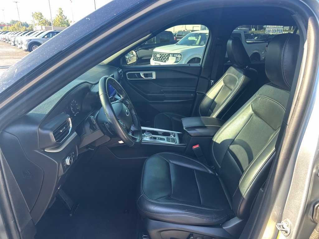 Used 2020 Ford Explorer XLT w/ Equipment Group 202A RWD image 18