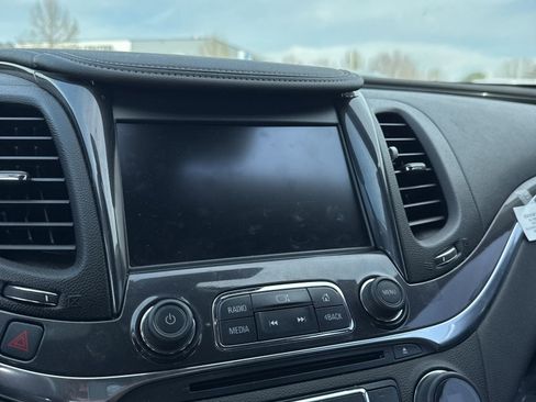 Used 2015 Chevrolet Impala LT w/ Convenience Package image 8