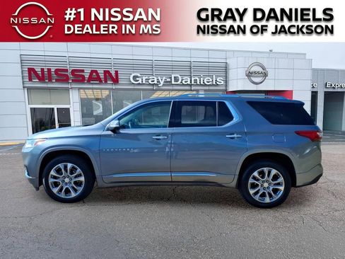 Used 2021 Chevrolet Traverse Premier FWD image 4