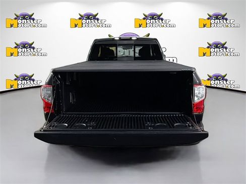 Used 2018 Nissan Titan SV image 25