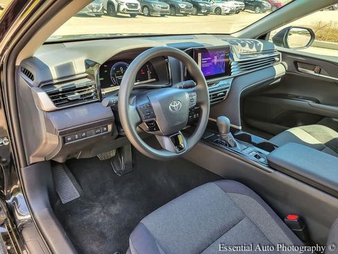 Used 2025 Toyota Camry LE w/ Convenience Package FWD image 9