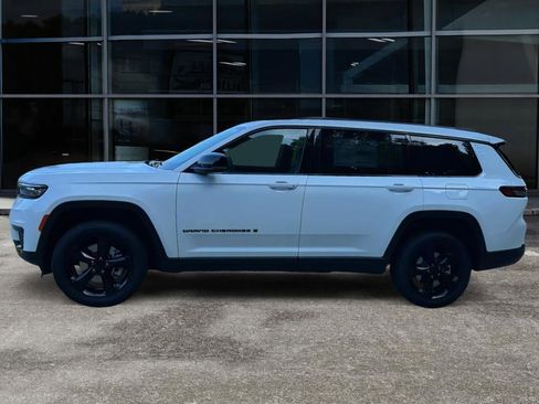 New 2025 Jeep Grand Cherokee L Altitude image 4