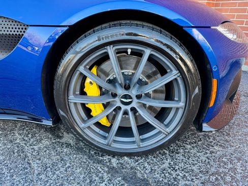Used 2019 Aston Martin V8 Vantage Coupe image 7