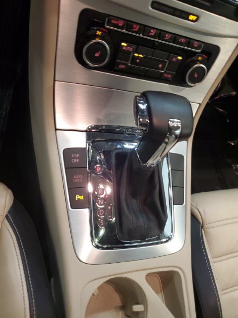Used 2010 Volkswagen CC Luxury FWD image 25