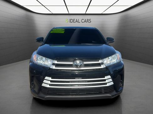 Used 2019 Toyota Highlander LE FWD image 2