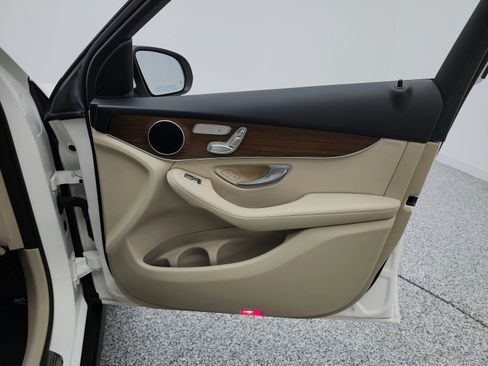 Used 2021 Mercedes-Benz GLC 300 image 24