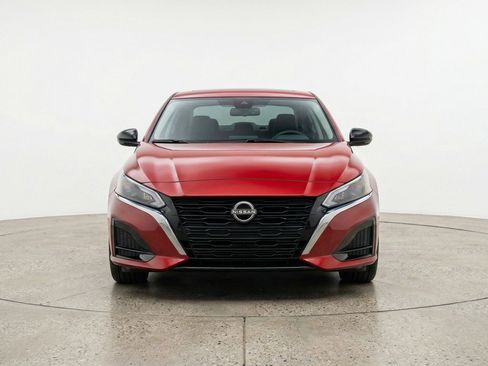 Used 2025 Nissan Altima 2.5 SV FWD image 2