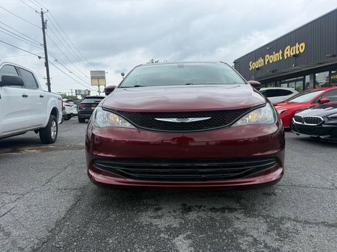 Used 2018 Chrysler Pacifica L FWD image 10