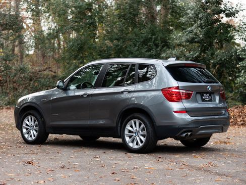 Used 2017 BMW X3 sDrive28i image 9