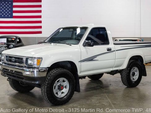 Used 1995 Toyota Pickup DX AWD/4WD image 1