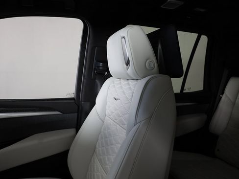 Used 2025 Cadillac Escalade V w/ LPO, ONYX Package image 44