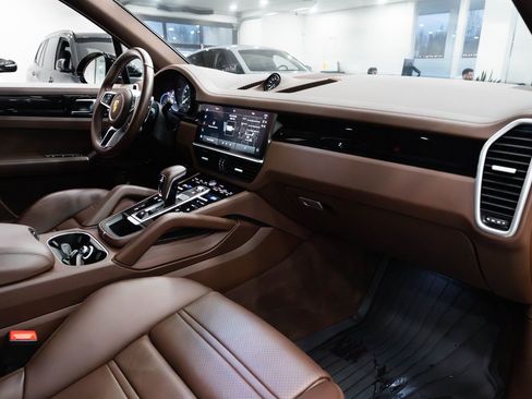 Used 2023 Porsche Cayenne image 25