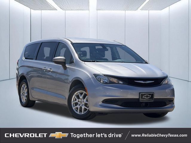 Used 2021 Chrysler Voyager LX FWD image 1