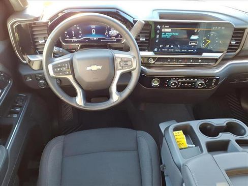 Used 2024 Chevrolet Silverado 1500 LT image 9
