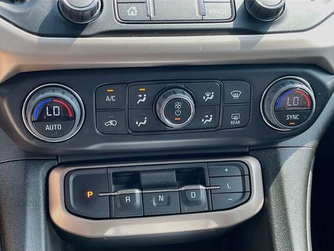 Used 2023 GMC Acadia Denali w/ Denali Ultimate Package AWD/4WD image 16