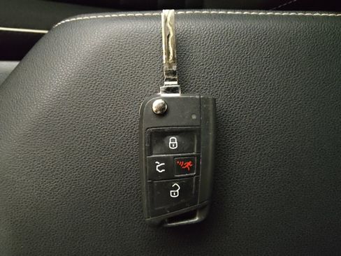 Used 2024 Volkswagen Jetta Sport image 32