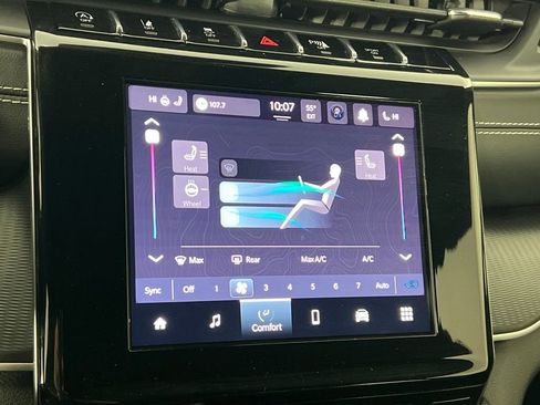 Used 2023 Jeep Grand Cherokee Altitude image 34