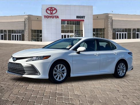 Certified 2022 Toyota Camry LE image 2