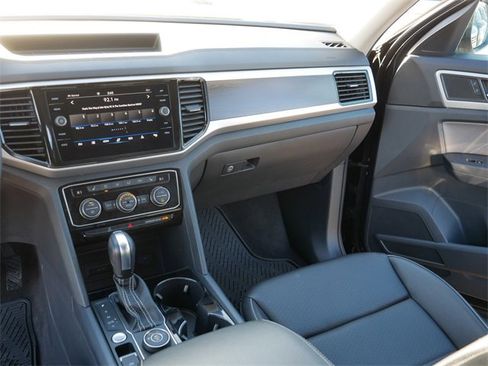 Used 2022 Volkswagen Atlas SE w/ Black Wheel Package image 23