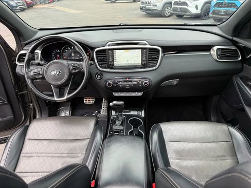Used 2017 Kia Sorento SX image 22