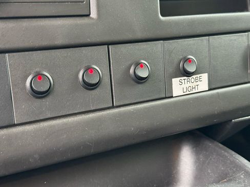 Used 2013 Chevrolet Express 2500 RWD image 13