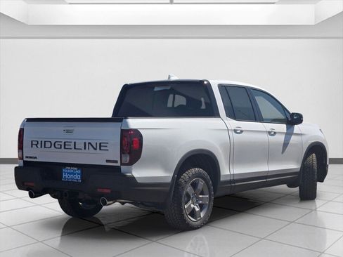 Used 2025 Honda Ridgeline TrailSport image 4