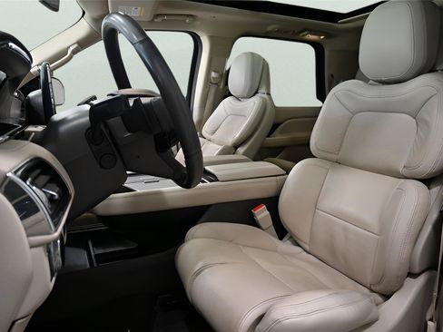Used 2021 Lincoln Navigator L Reserve w/ Luxury Package AWD/4WD image 13