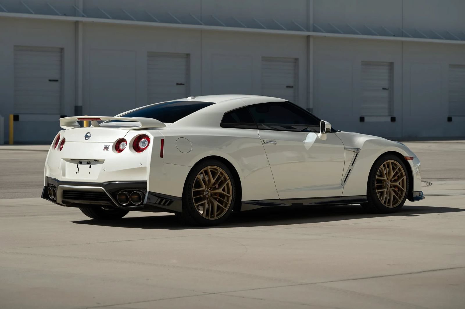 Used 2017 Nissan GT-R Premium w/ Premium Interior Package AWD/4WD image 15