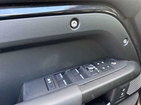 Used 2023 Land Rover Defender 110 V8 image 8