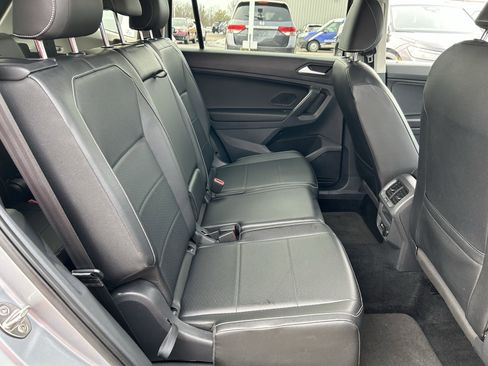 Used 2021 Volkswagen Tiguan SE image 25