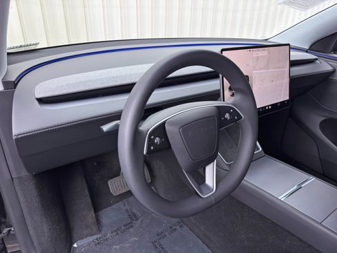 Used 2026 Tesla Model Y 2WD image 14