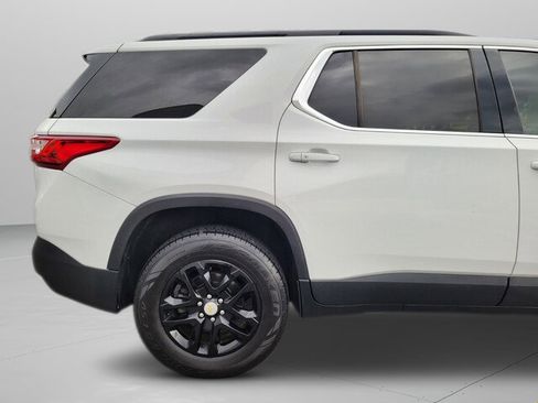 Used 2021 Chevrolet Traverse LT image 18