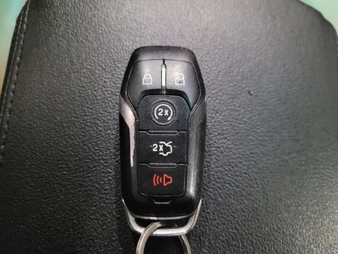 Used 2016 Ford Explorer XLT w/ Equipment Group 202A AWD/4WD image 32