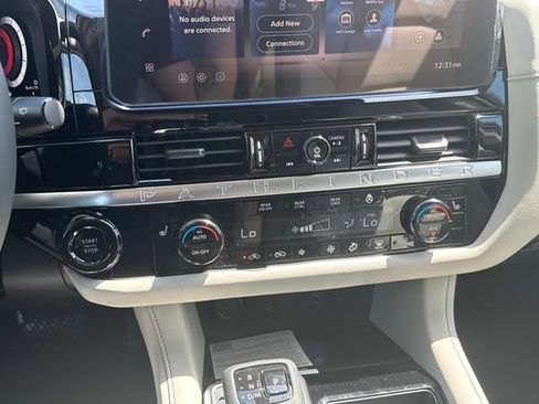 New 2026 Nissan Pathfinder SL w/ SL Premium Package AWD/4WD image 32