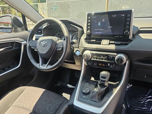 Certified 2022 Toyota RAV4 XLE w/ Convenience Package AWD/4WD image 11