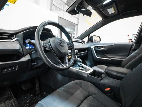 Used 2023 Toyota RAV4 SE image 12