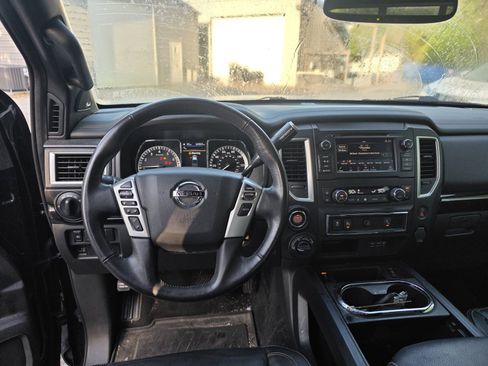 Used 2019 Nissan Titan SL w/ Midnight Edition image 11