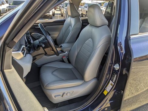 Used 2021 Toyota Highlander XLE image 34