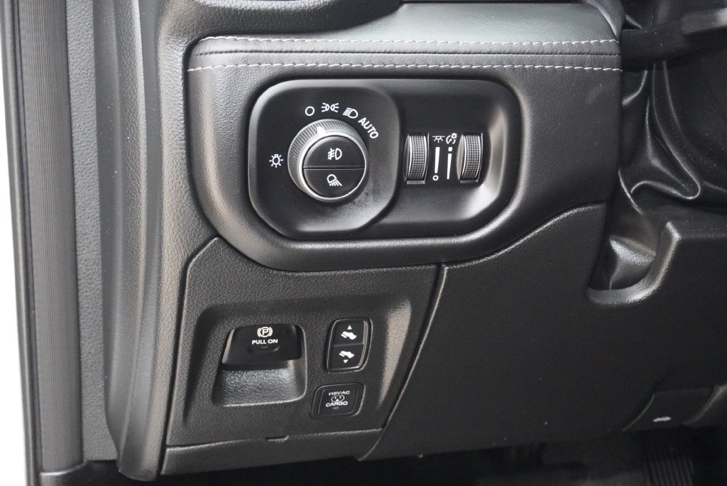 Used 2025 RAM 1500 Limited AWD/4WD image 32