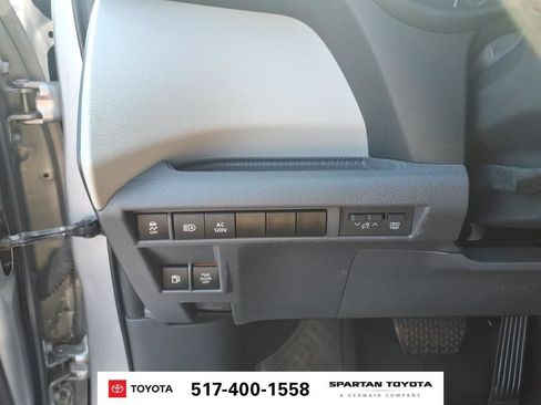Used 2023 Toyota Sienna XLE w/ XLE Plus Package AWD/4WD image 17
