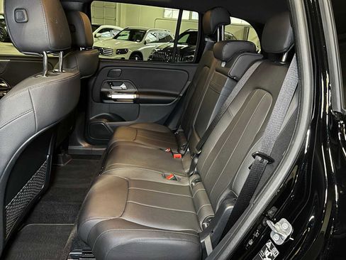 Used 2025 Mercedes-Benz GLB 250 4MATIC image 19
