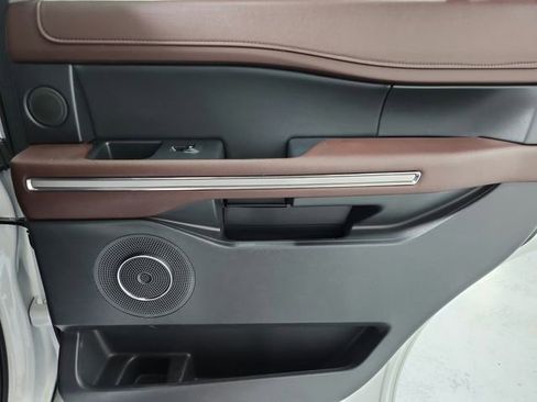 Used 2024 Ford Expedition Limited image 54