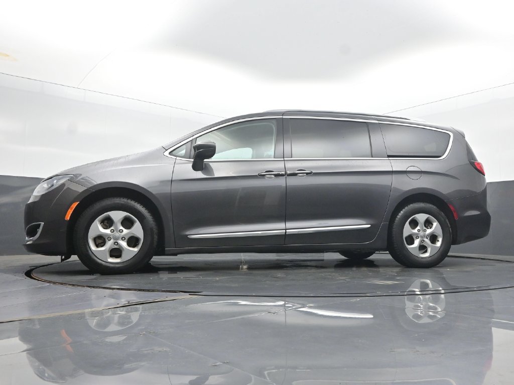 Used 2017 Chrysler Pacifica Touring-L Plus FWD image 50
