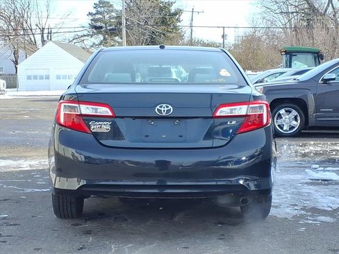 Used 2014 Toyota Camry LE image 4