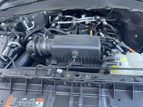 Used 2024 Ford Explorer XLT image 10